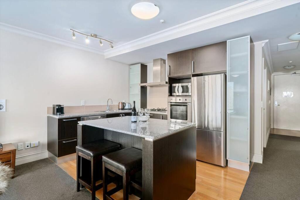 The Beacon - 2 Bedroom Luxe Apartment Квинстаун Экстерьер фото