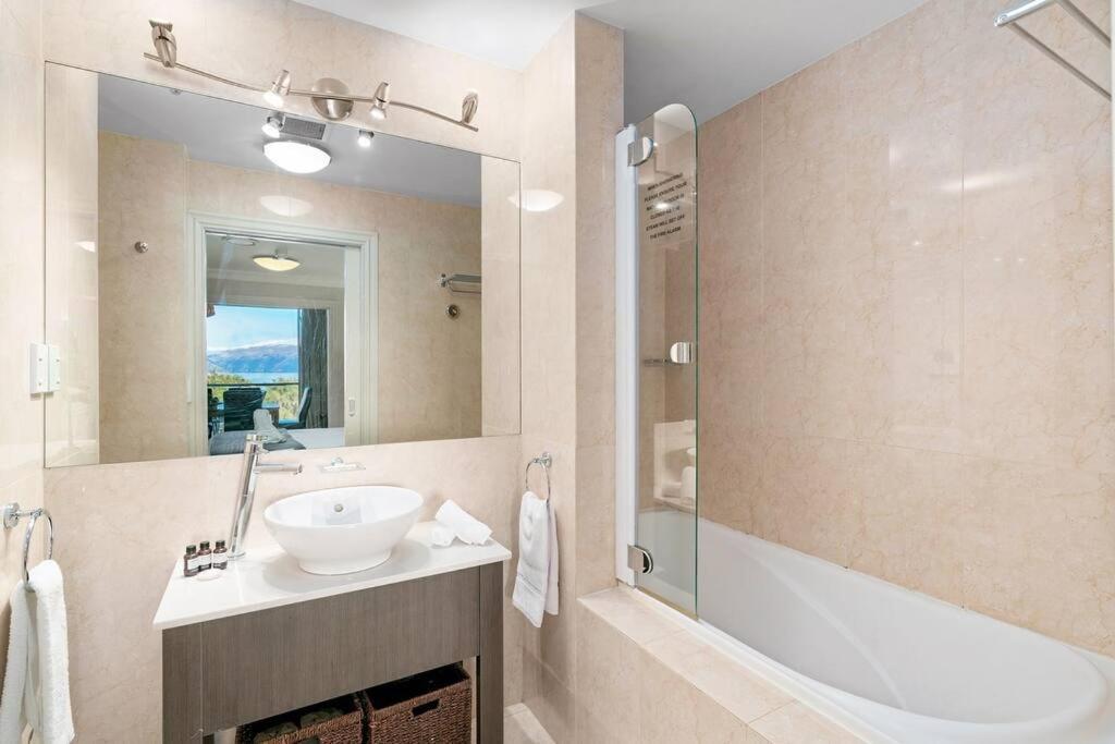 The Beacon - 2 Bedroom Luxe Apartment Квинстаун Экстерьер фото